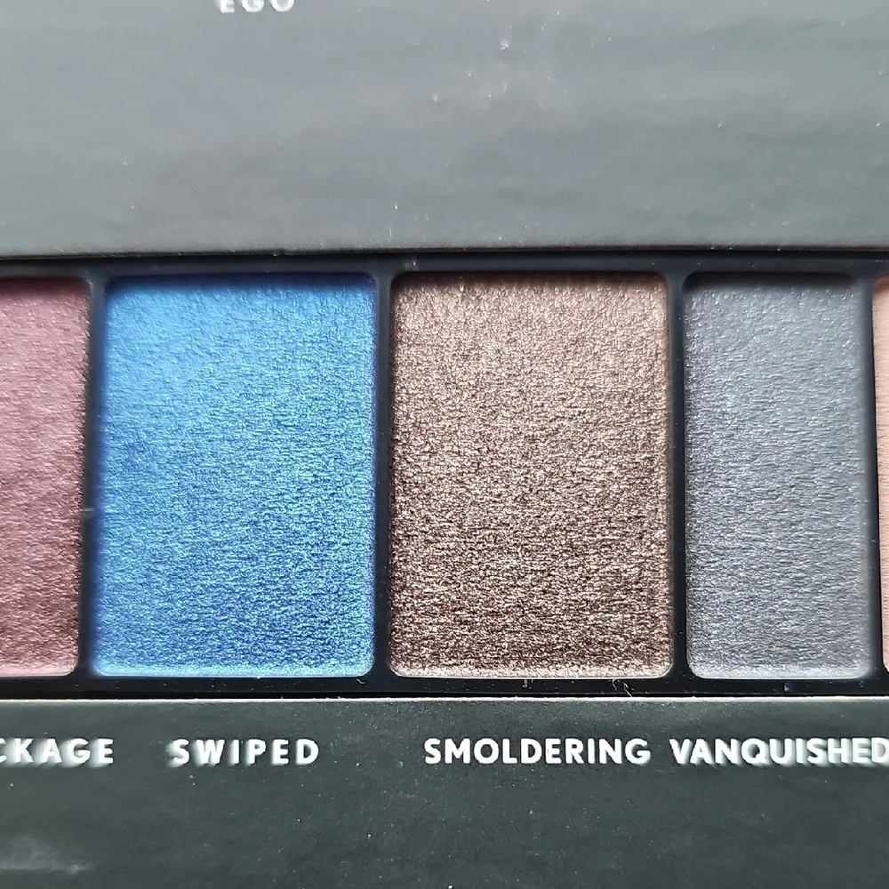New COVERGIRL Overthrown Eyeshadow Palette Royalty Collection Queen Smokey Eye